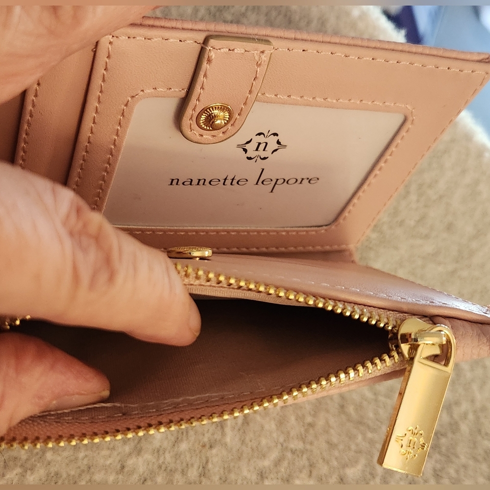 Nanette Lepore Light Pink Bifold Wallet With Gift Box NWOT - Picture 10 of 11